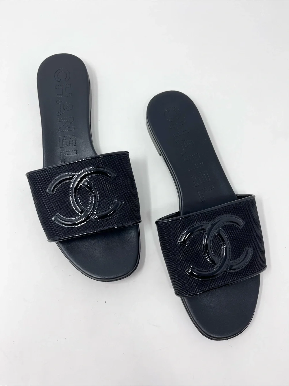 Chanel Black Mesh Patent Leather CC Logo Slide Sandal size 37.5 EU Flat Mule
